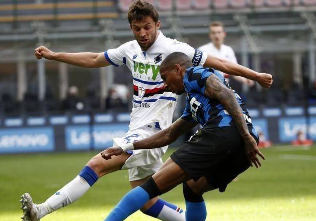 他在中場扮 他在中場扮